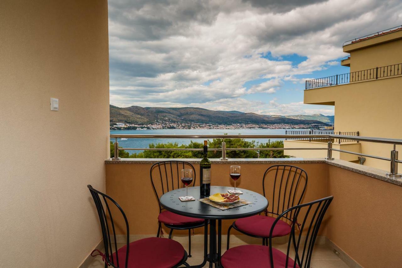 Apartments Mare Trogir Eksteriør billede