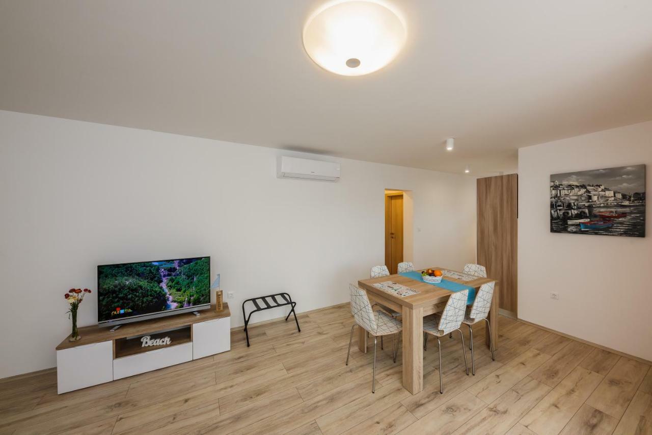 Apartments Mare Trogir Eksteriør billede