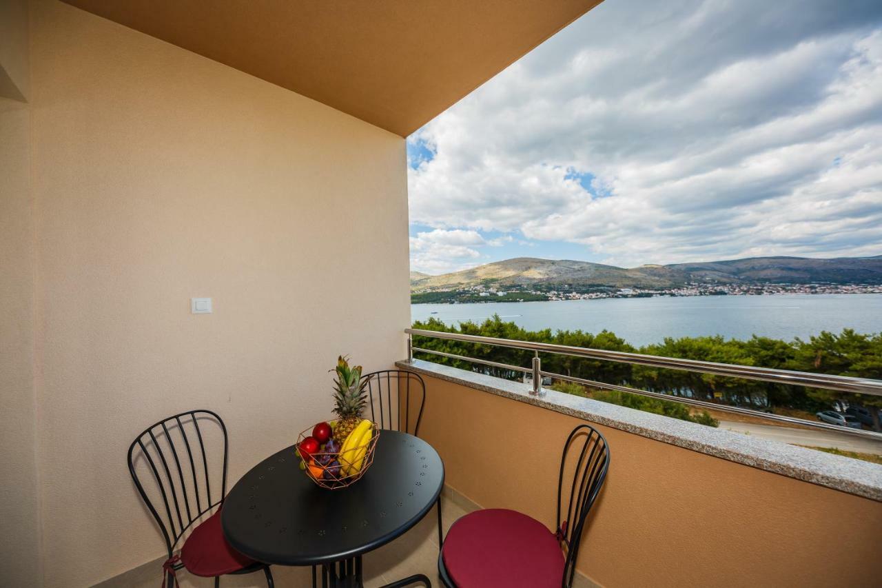 Apartments Mare Trogir Eksteriør billede