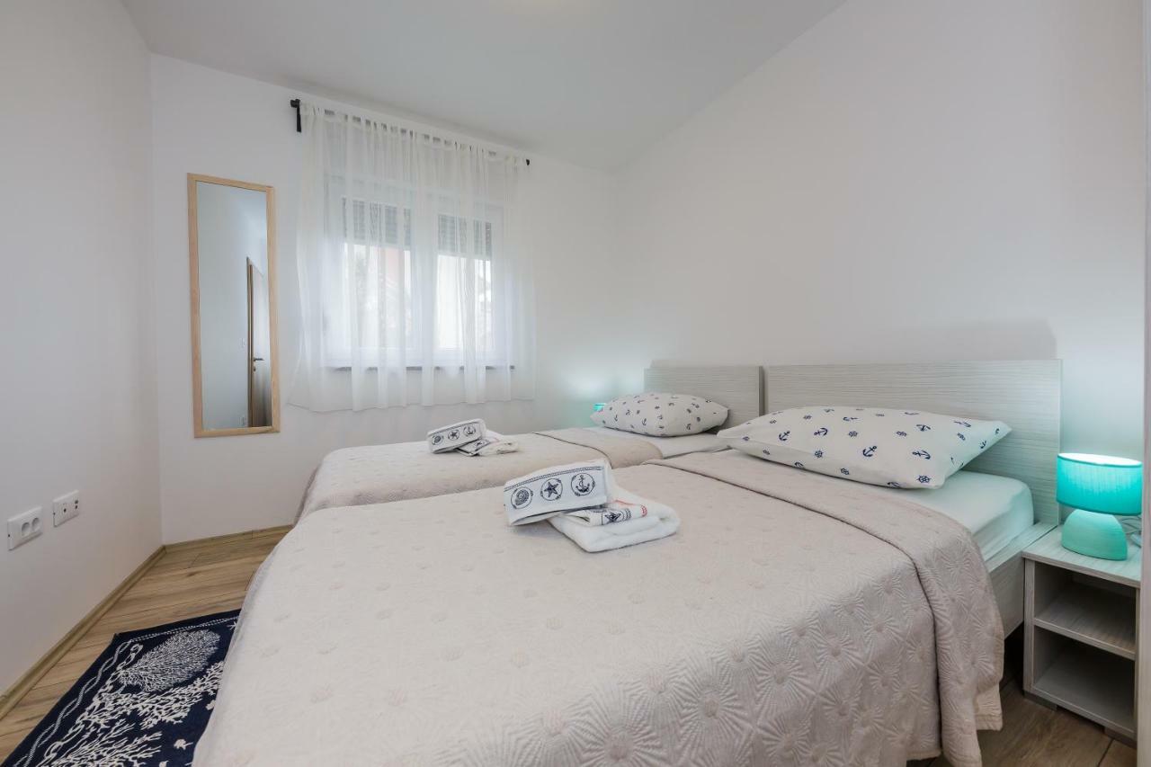 Apartments Mare Trogir Eksteriør billede