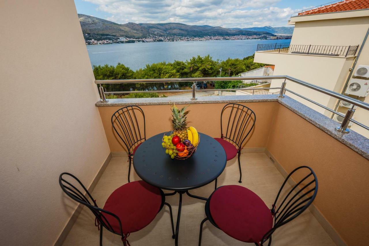Apartments Mare Trogir Eksteriør billede