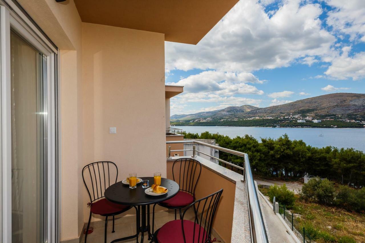 Apartments Mare Trogir Eksteriør billede