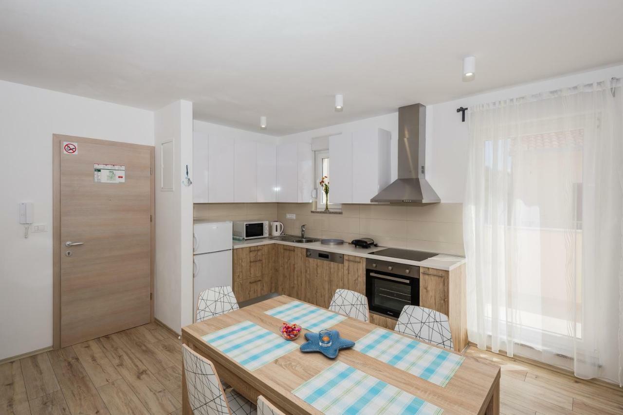 Apartments Mare Trogir Eksteriør billede