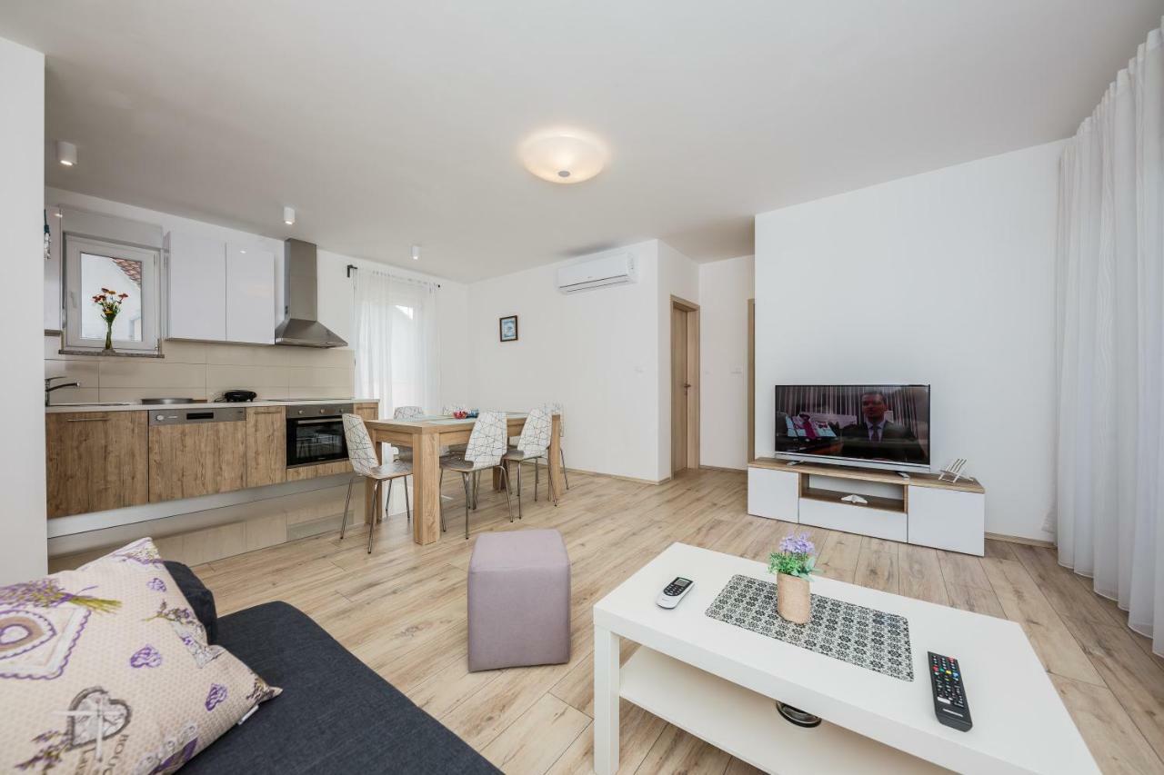 Apartments Mare Trogir Eksteriør billede
